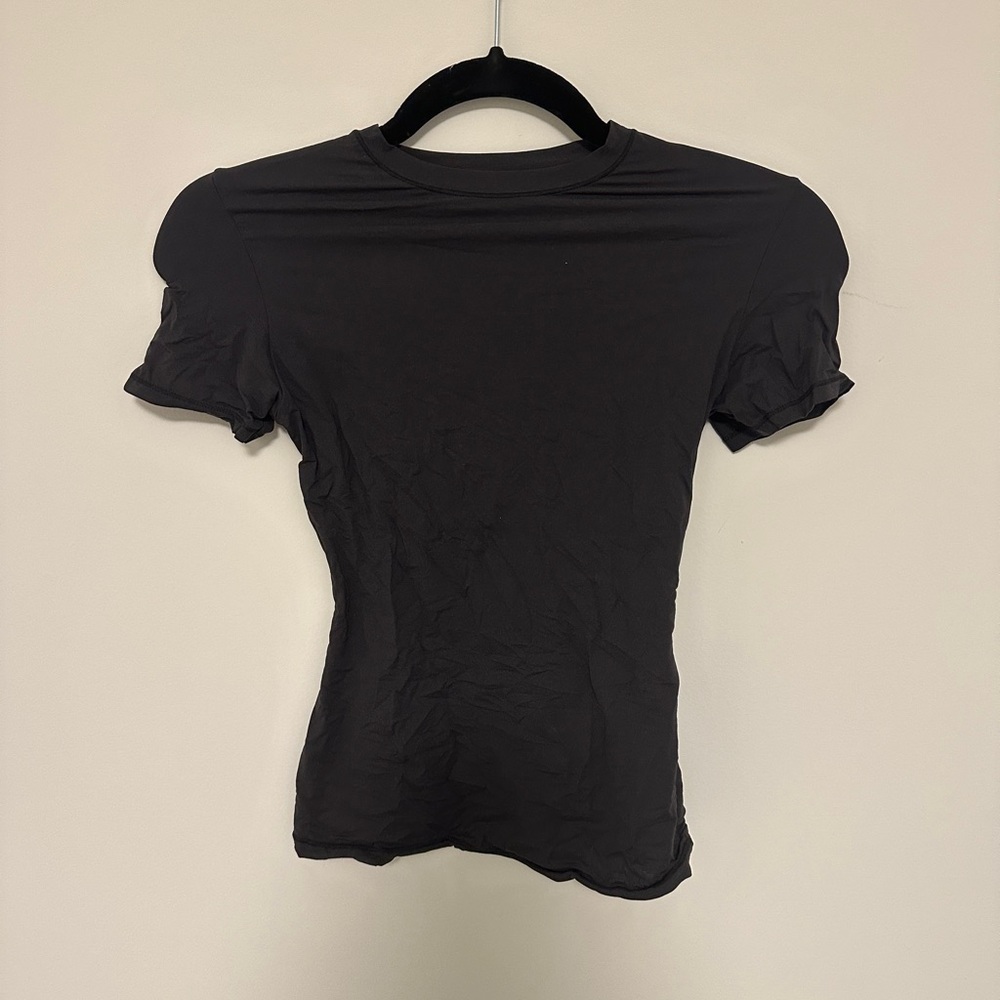 SKIMS Fits Everybody Top in Onyx